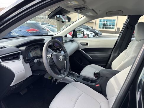 Used 2023 Toyota Corolla Cross L image 6