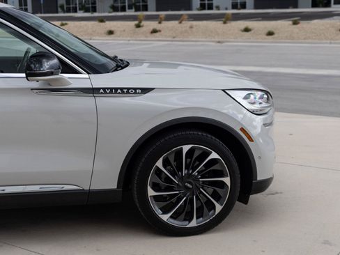 Used 2021 Lincoln Aviator Reserve w/ Equipment Group 202A AWD/4WD image 14
