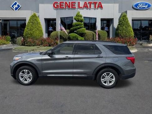 Used 2022 Ford Explorer XLT w/ Equipment Group 202A image 3