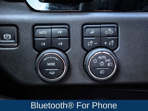 Used 2024 Chevrolet Silverado 1500 ZR2 w/ Technology Package image 18