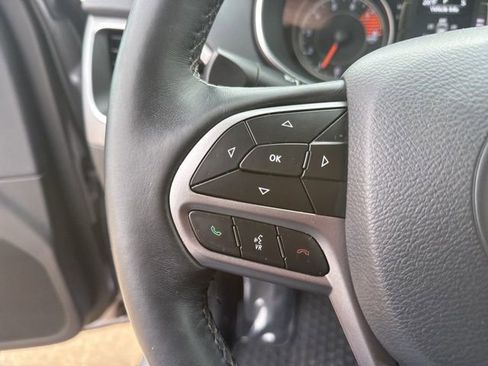 Used 2019 Jeep Cherokee Latitude Plus w/ Cold Weather Group image 16