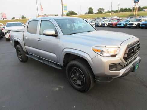 Used 2020 Toyota Tacoma SR AWD/4WD image 7