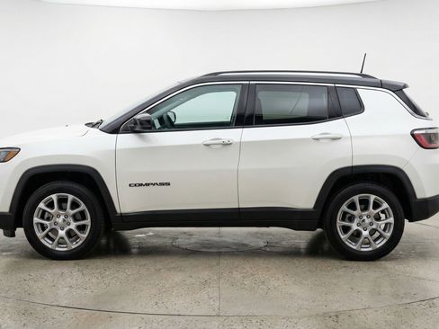Used 2025 Jeep Compass Limited AWD/4WD image 5