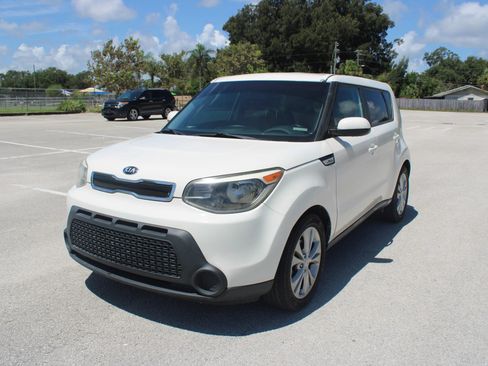 Used 2015 Kia Soul + FWD image 28