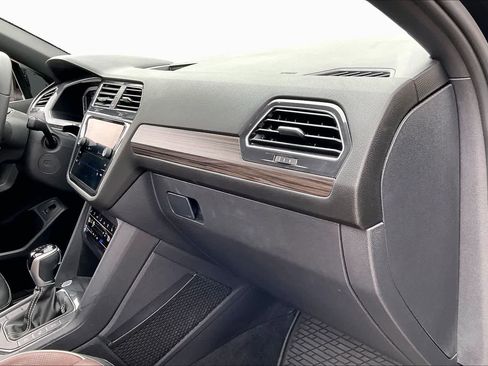 Used 2022 Volkswagen Tiguan SEL R-Line AWD/4WD image 19