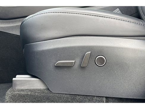 Used 2024 Tesla Model Y Standard Range image 13