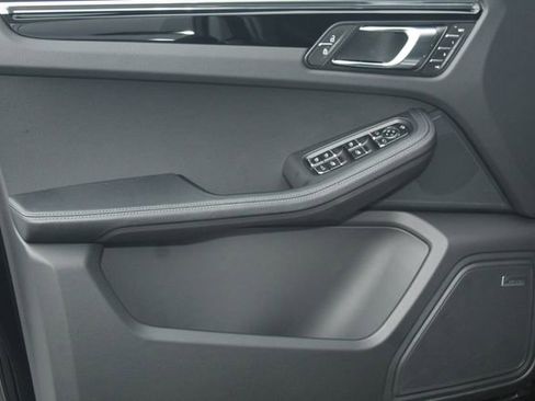 New 2026 Porsche Macan S image 21
