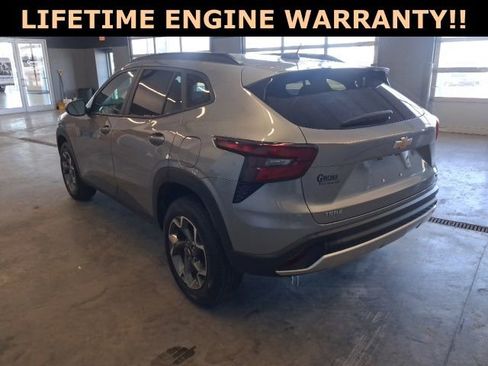 Used 2025 Chevrolet Trax LT image 6