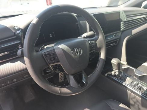 Used 2025 Toyota Camry SE w/ Convenience Package FWD image 9