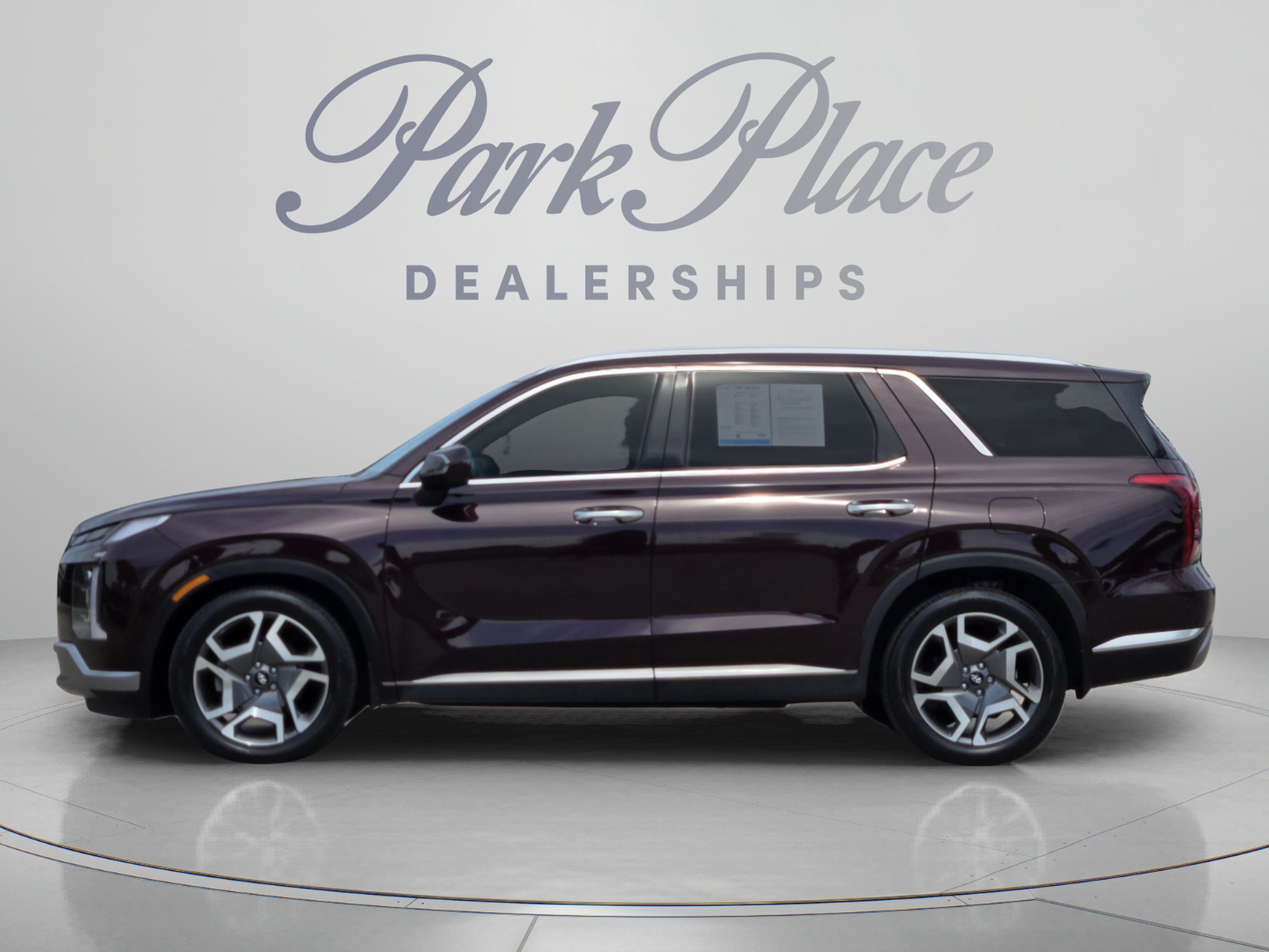 Used 2024 Hyundai Palisade Limited FWD image 2