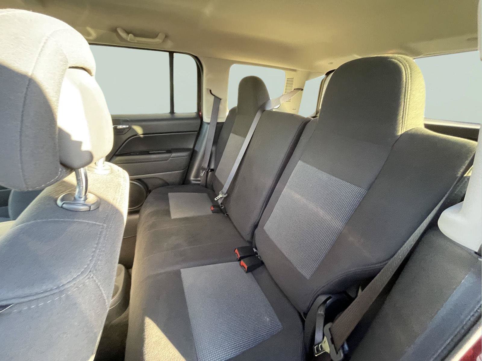 Used 2015 Jeep Patriot Latitude AWD/4WD image 15
