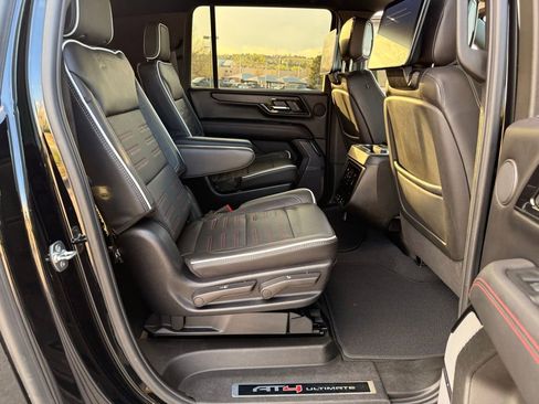 Used 2025 GMC Yukon XL AT4 Ultimate AWD/4WD image 32