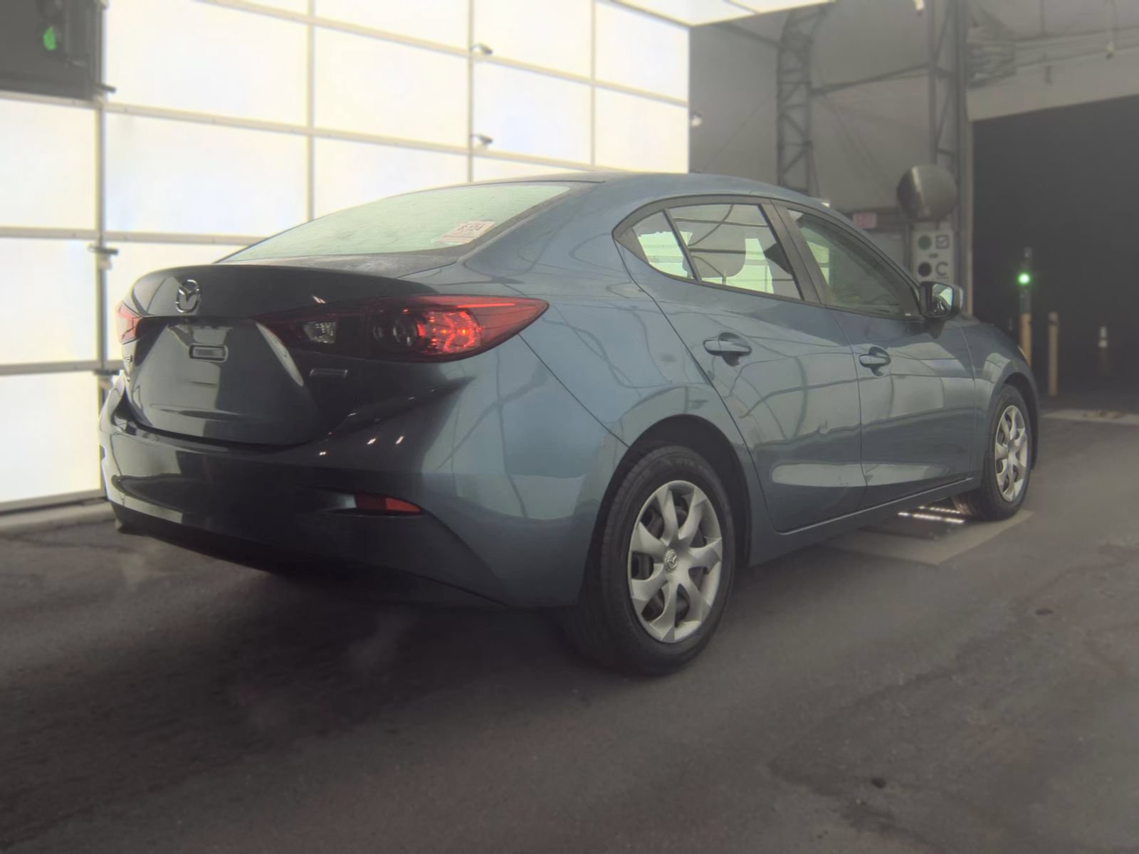 Used 2016 MAZDA MAZDA3 i Sport FWD image 3