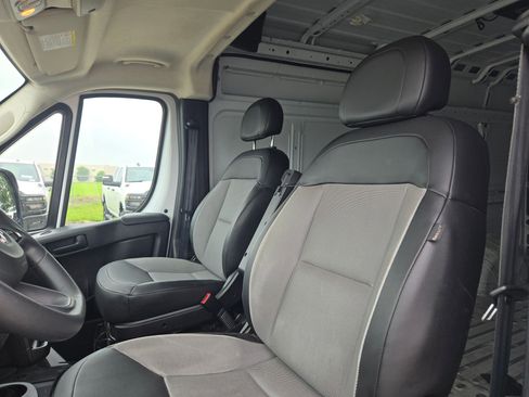 Used 2025 RAM ProMaster 2500 w/ Convenience Group FWD image 9