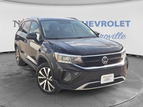 Used 2022 Volkswagen Taos SE AWD/4WD image 1