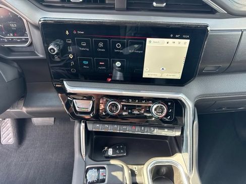 Used 2023 GMC Sierra 1500 Denali w/ Technology Package AWD/4WD image 10