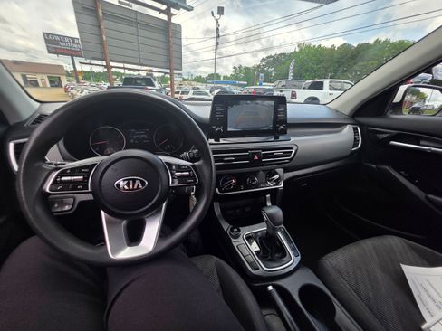 Used 2021 Kia Seltos LX AWD/4WD image 12