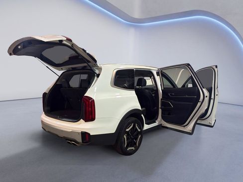 Used 2023 Kia Telluride S AWD/4WD image 14
