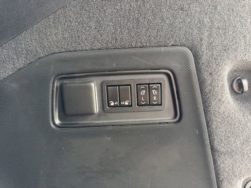 Used 2021 Cadillac Escalade ESV Premium Luxury w/ Driver Assist Tech Package image 43