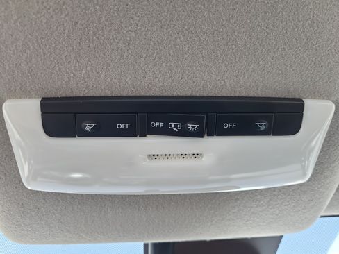 Used 2025 Nissan Versa S w/ Trunk Package FWD image 29
