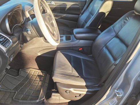 Used 2018 Jeep Grand Cherokee Limited image 3