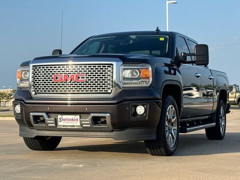 Used 2015 GMC Sierra 1500 Denali w/ Driver Alert Package AWD/4WD image 3
