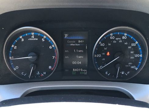 Used 2017 Toyota RAV4 XLE AWD/4WD image 2