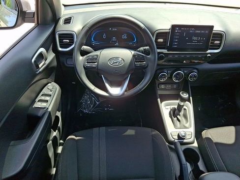 Used 2025 Hyundai Venue SEL FWD image 13