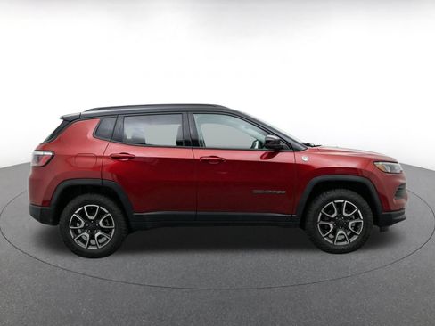 Used 2025 Jeep Compass Trailhawk AWD/4WD image 10