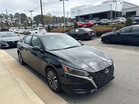 Used 2025 Nissan Altima 2.5 SV image 3