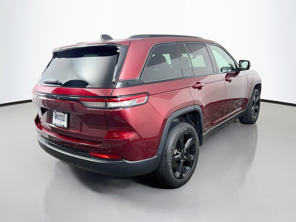 Used 2022 Jeep Grand Cherokee Altitude AWD/4WD image 7