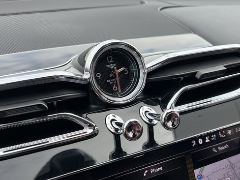 Certified 2023 Bentley Bentayga Extended Wheelbase image 32