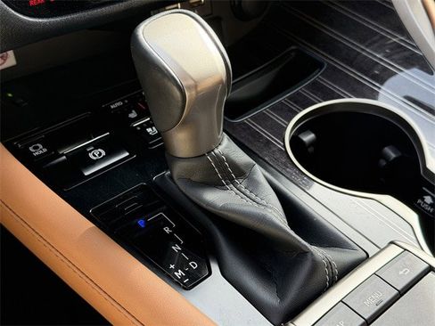 Used 2022 Lexus RX 350L Luxury image 19