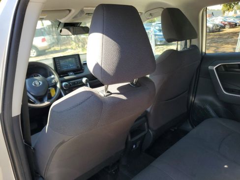 Used 2019 Toyota RAV4 LE image 12