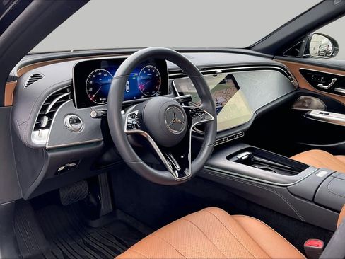 Used 2025 Mercedes-Benz E 350 4MATIC Sedan image 17