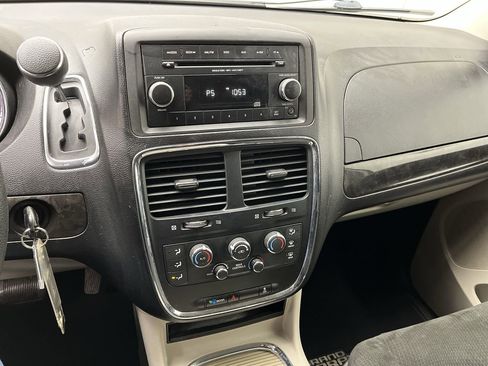Used 2012 Dodge Grand Caravan SXT image 5
