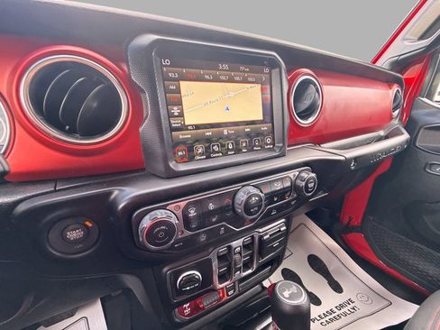 Used 2023 Jeep Wrangler Unlimited Rubicon w/ Cold Weather Group AWD/4WD image 19