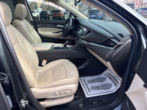 Used 2019 Buick Enclave Essence image 17