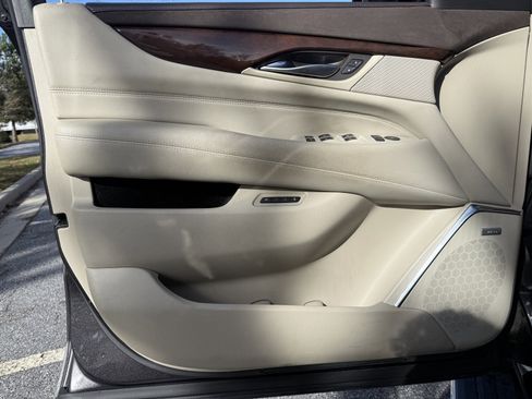 Used 2017 Cadillac Escalade Premium Luxury image 45