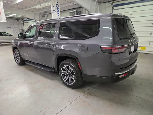 Used 2025 Jeep Wagoneer L Series II w/ 8-pass Seating Package AWD/4WD image 4