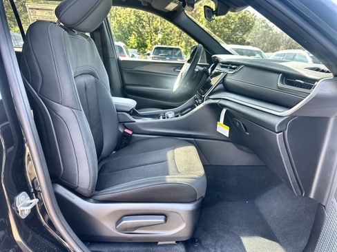 New 2025 Jeep Grand Cherokee Laredo X w/ Luxury Tech Group I image 26