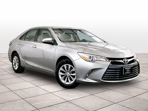 Used 2017 Toyota Camry LE FWD image 2