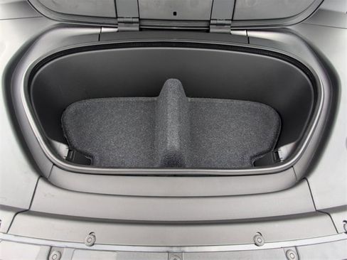 Used 2022 Volvo XC40 P8 Recharge Plus image 18