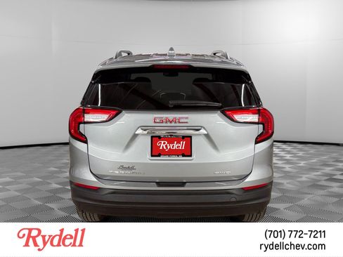 Used 2024 GMC Terrain SLE w/ Driver Convenience Package AWD/4WD image 4