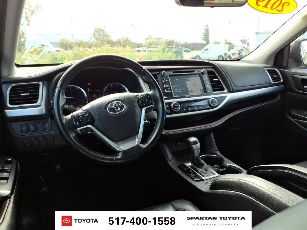 Used 2019 Toyota Highlander XLE AWD/4WD image 13