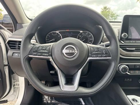 Used 2025 Nissan Altima 2.5 SV FWD image 27