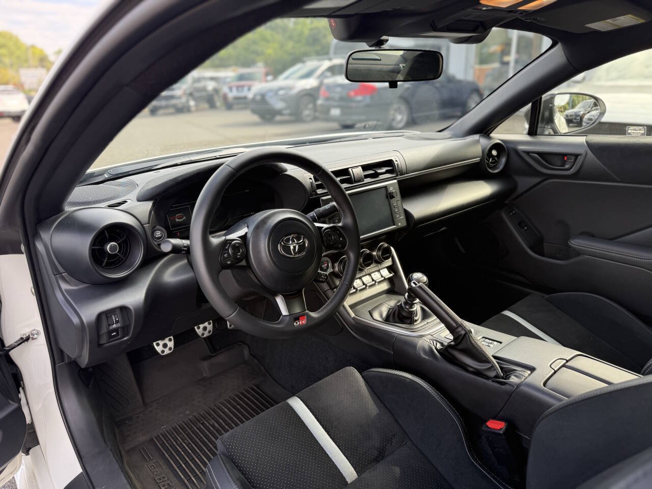 Used 2025 Toyota GR86 Premium RWD image 10