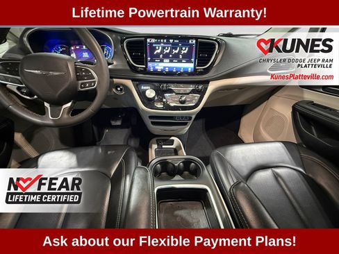 Used 2023 Chrysler Pacifica Touring-L FWD image 24