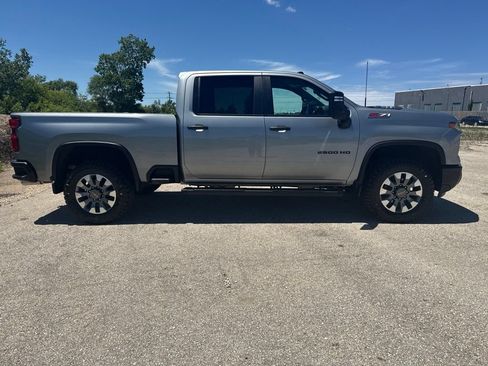 Used 2024 Chevrolet Silverado 2500 Custom w/ Custom Convenience Package AWD/4WD image 11