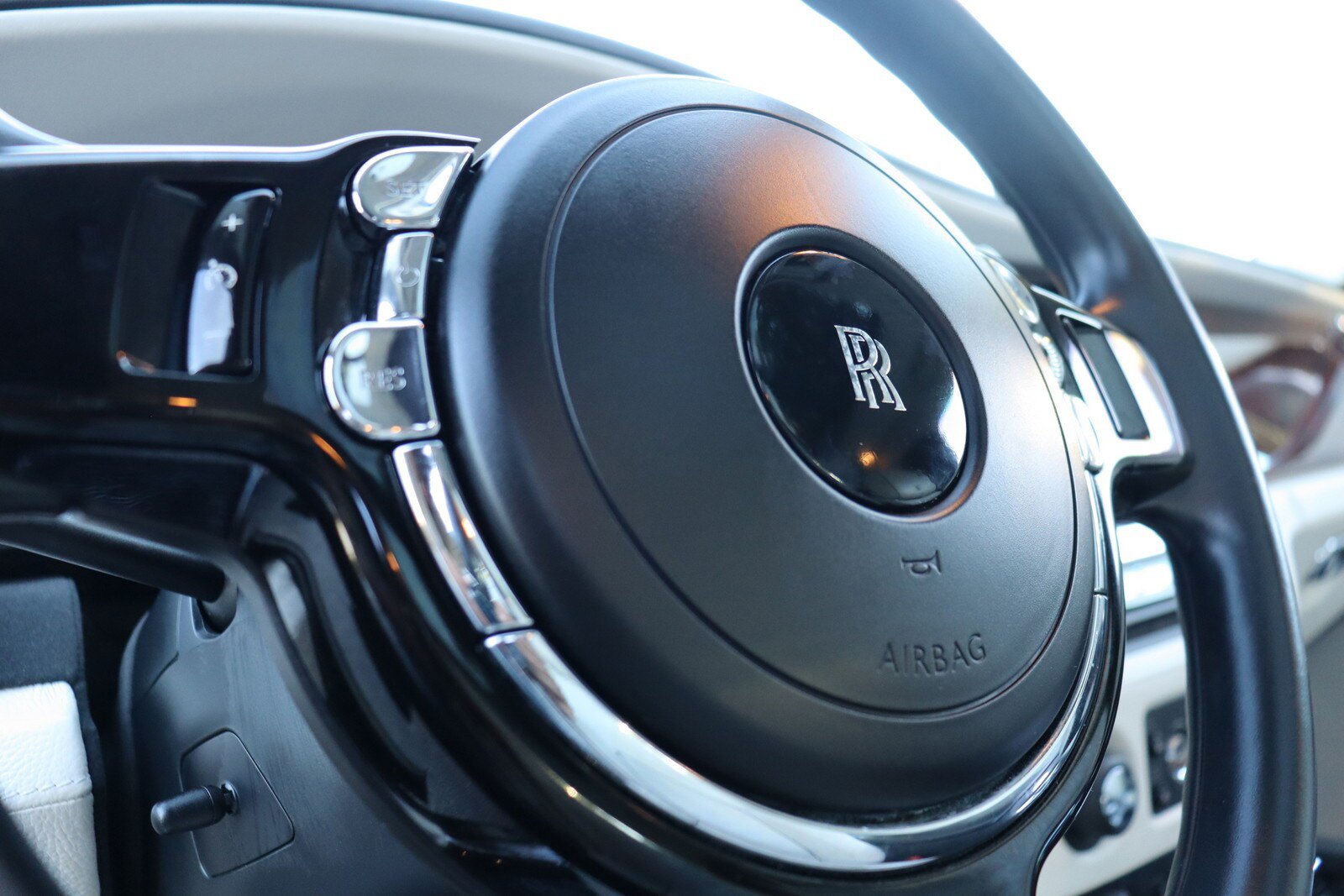 Used 2014 Rolls-Royce Ghost RWD image 38